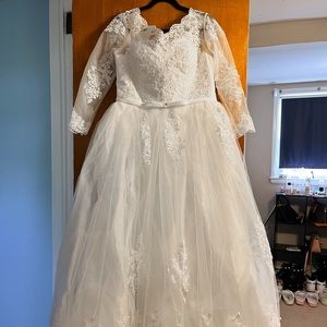 LONG SLEEVE WEDDING DRESS 🤍